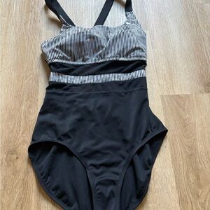 Nike Black Athletic Swimsuit Sporty One Piece